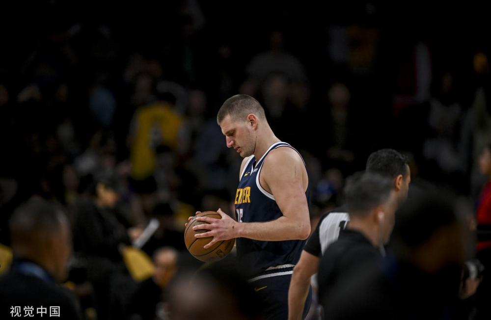 友对他充满 友对他充满