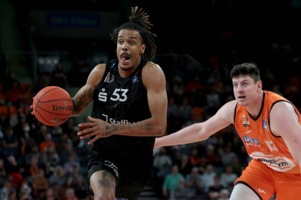 但在防守端 但在防守端