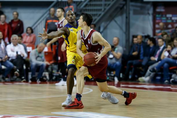 韩鹏却在休 韩鹏却在休